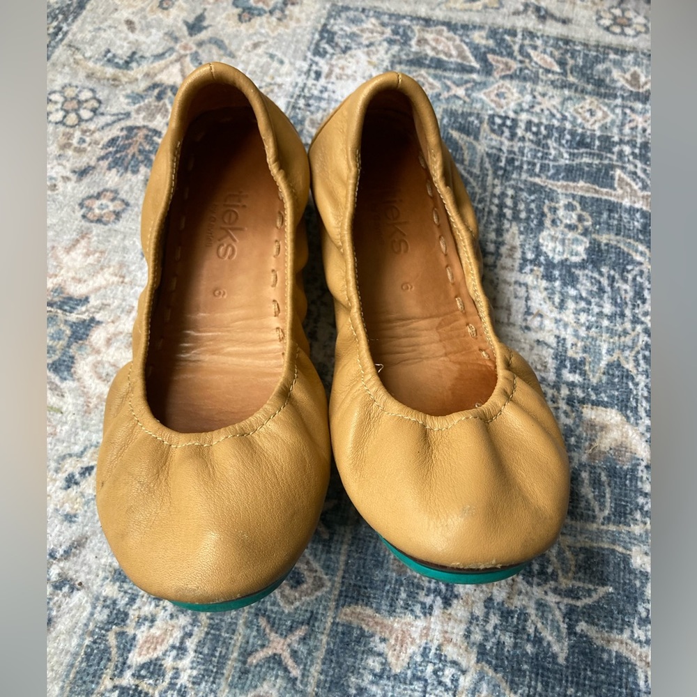 Tieks flats